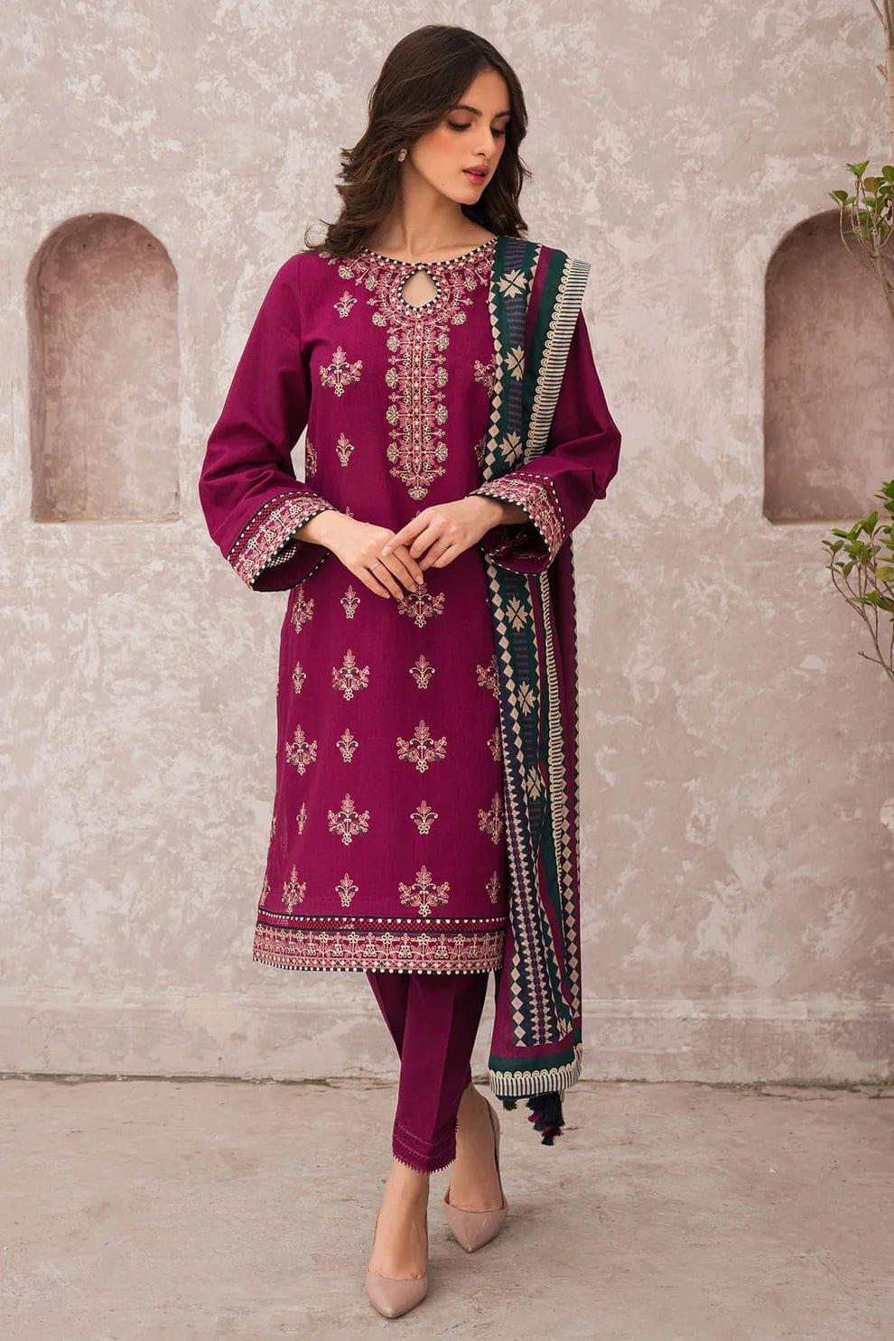 PARTY SUIT WORN BY NEELUM MUNIR
Unstitch Replica

FABRIC
Shirt: ORGANZA
Dupatta: NET
Trouser: MALAI