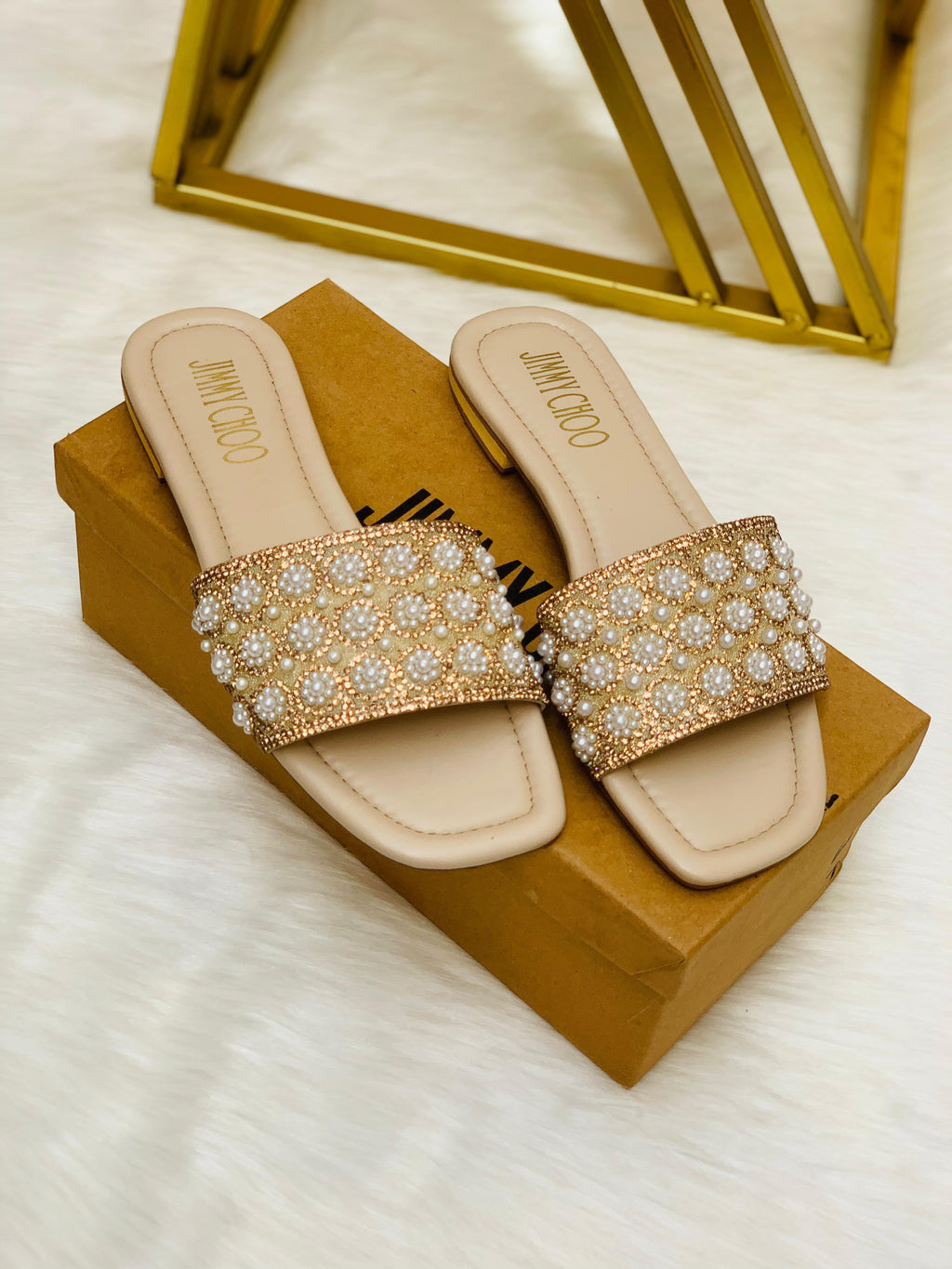 _*New Arrival*_

_*Jimmy Choo Pearl Flat Slipper*_

Size :- 36 To 41
Colour :- Black Fawn & White
With Brand Box 📦
