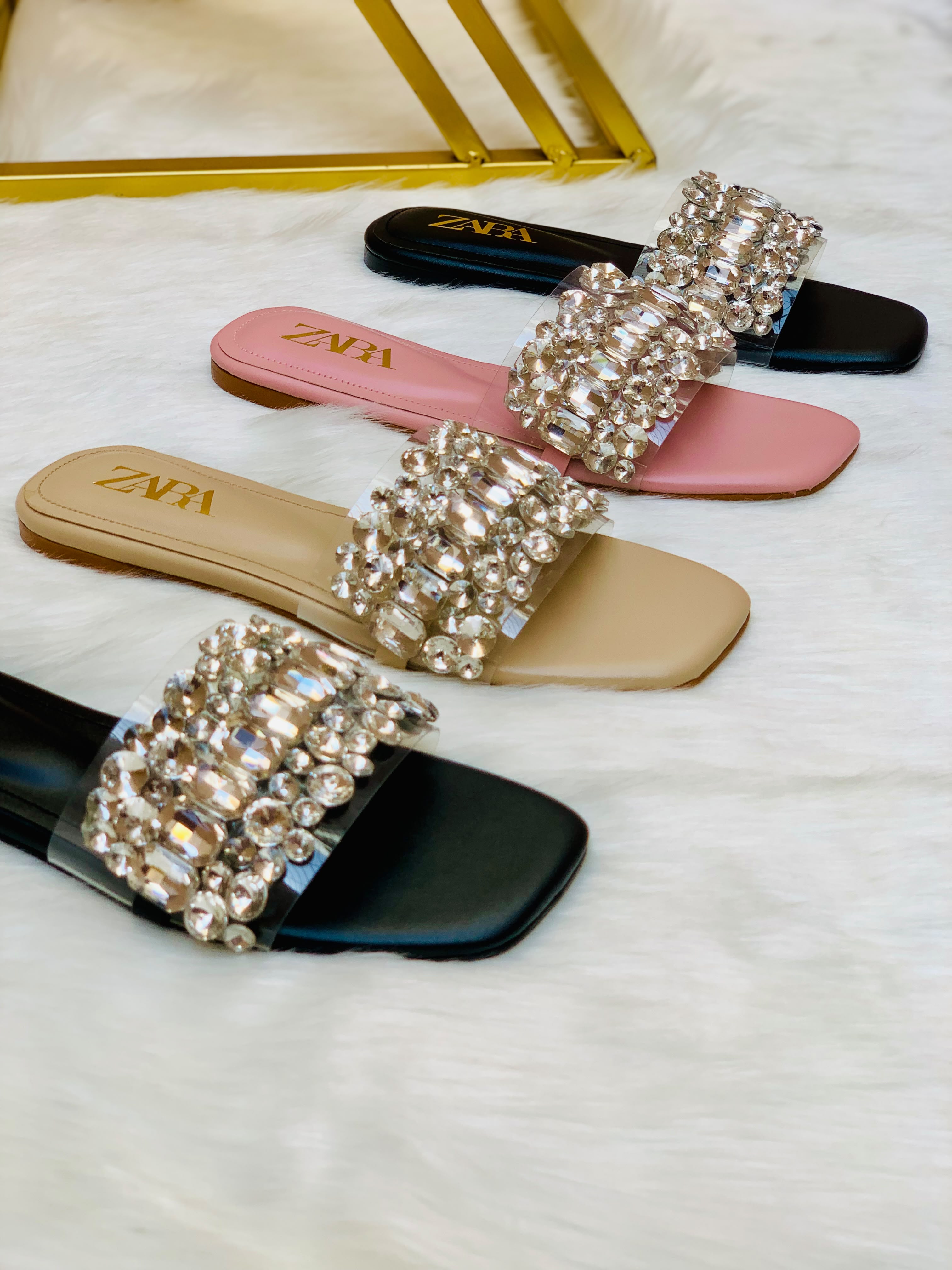 _*New Arrival*_

_*Zara Rhinestone Embellished Stone Flat Slipper*_

Size :- 36 To 41
Colour :- Black, Fawn, T-Pink
With Brand Box 📦