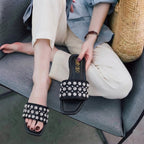 _*New Arrival*_

_*Jimmy Choo Pearl Flat Slipper*_

Size :- 36 To 41
Colour :- Black Fawn & White
With Brand Box 📦