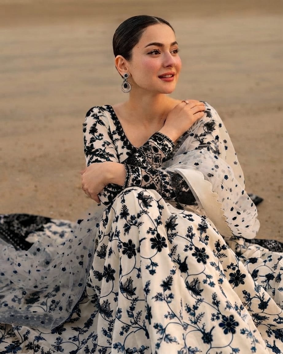 🌸 _LAWN COLLECTION_ 🌸
*Brand Name* FAIZA SAQLAIN (2026)
*Category* _LAWN 3PC_
