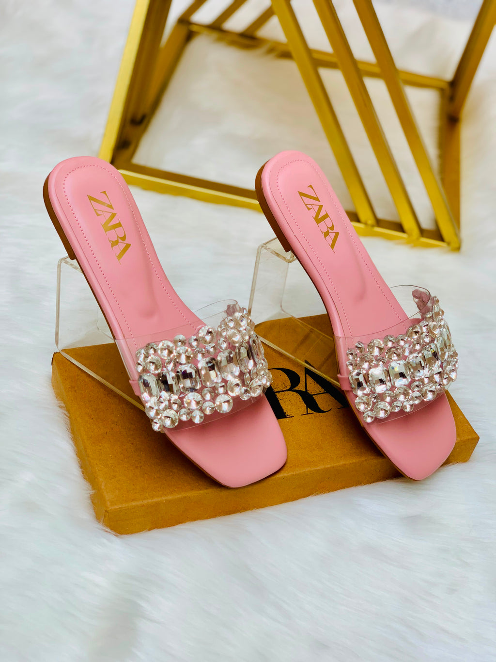 _*New Arrival*_

_*Zara Rhinestone Embellished Stone Flat Slipper*_

Size :- 36 To 41
Colour :- Black, Fawn, T-Pink
With Brand Box 📦