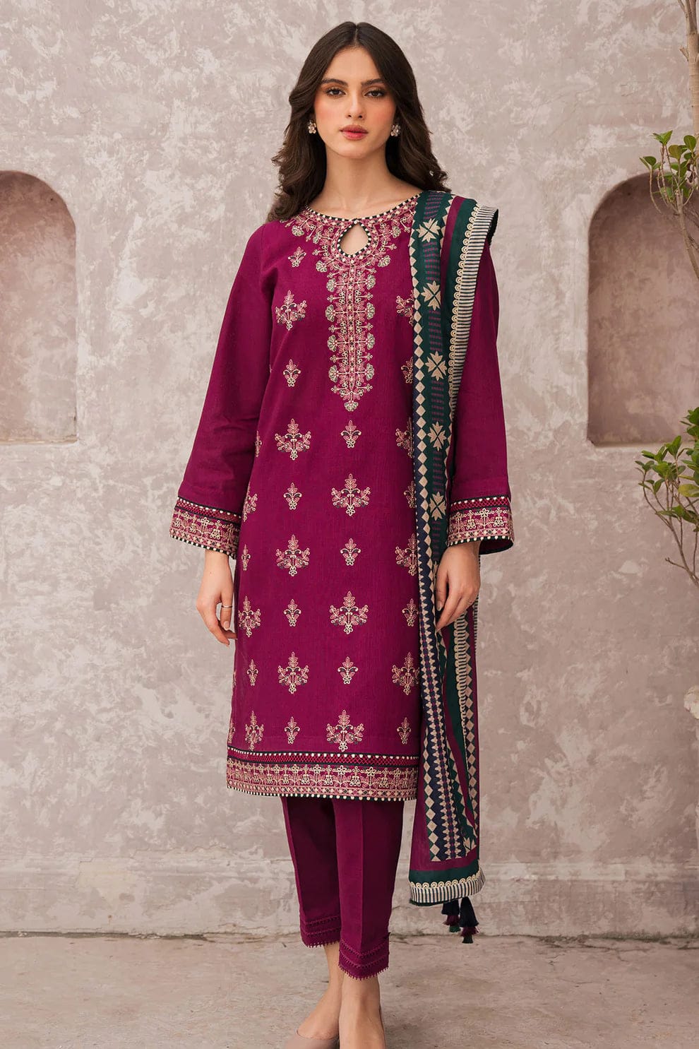 PARTY SUIT WORN BY NEELUM MUNIR
Unstitch Replica

FABRIC
Shirt: ORGANZA
Dupatta: NET
Trouser: MALAI