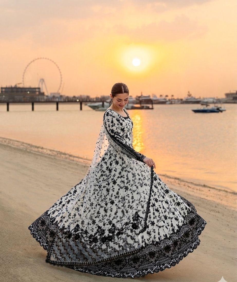 🌸 _LAWN COLLECTION_ 🌸
*Brand Name* FAIZA SAQLAIN (2026)
*Category* _LAWN 3PC_